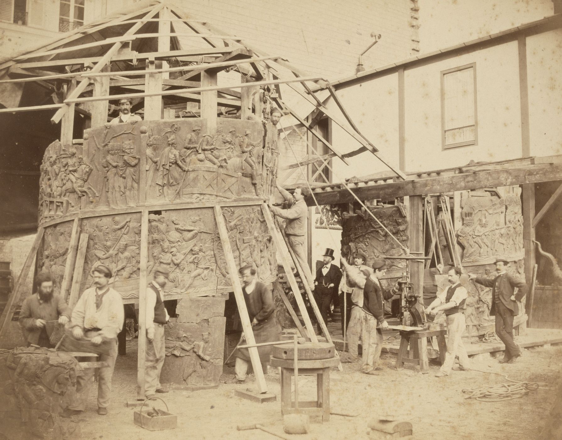 Chantier de reconstruction de la colonne Vendôme