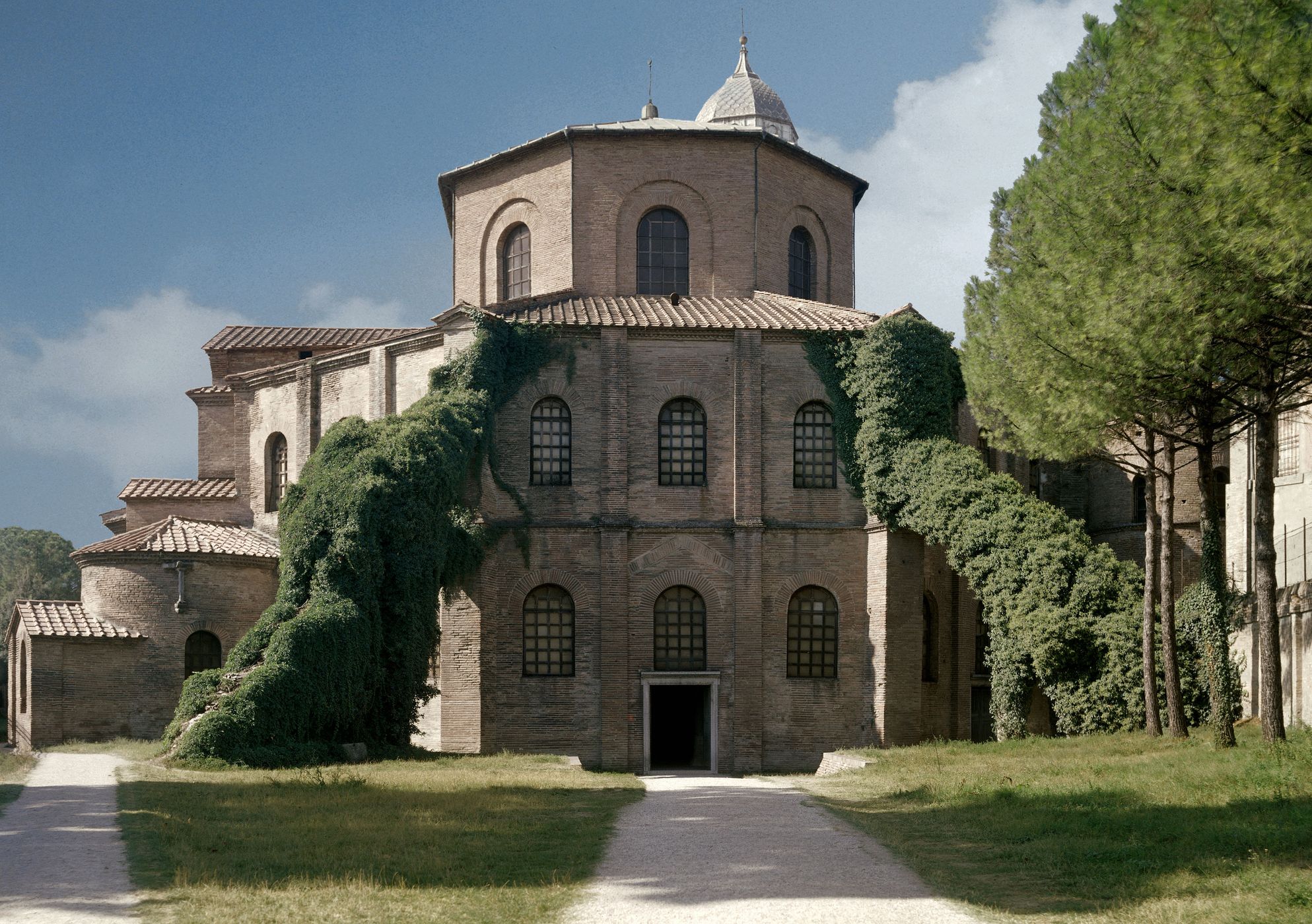 Basilique Saint-Vital