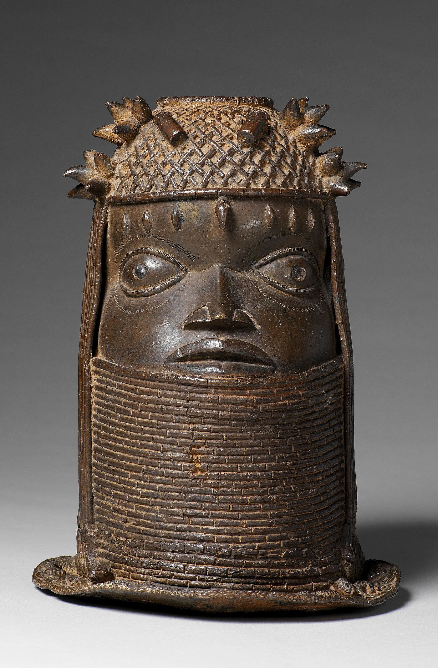 Tête d'ancêtre royal