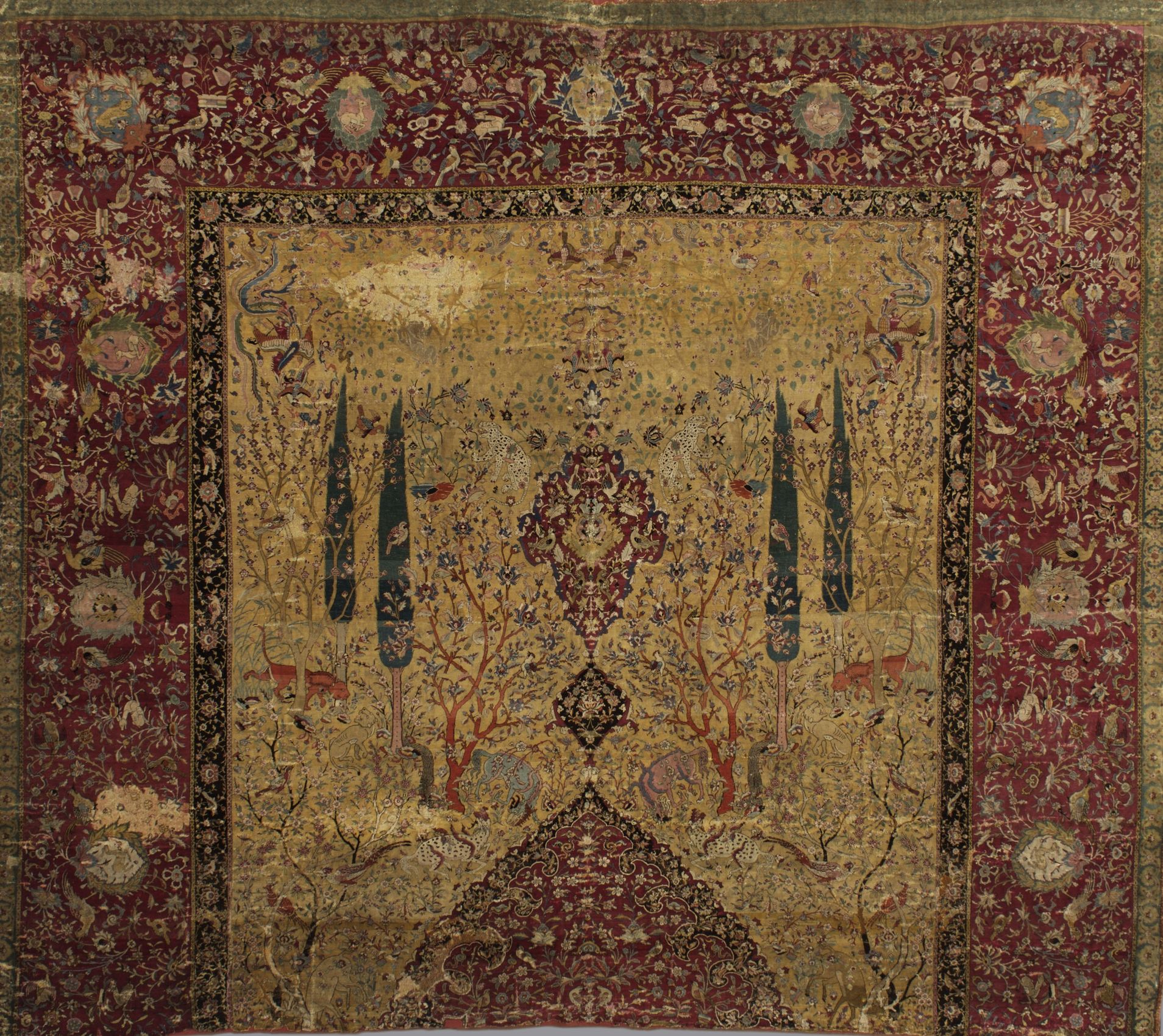 Moitié de tapis à décor dit Jardin de Paradis Moitié de tapis à décor dit Jardin de Paradis