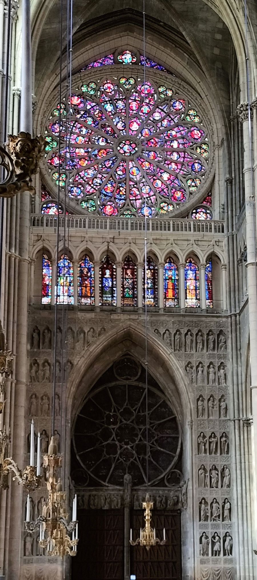 Intérieur de la façade occidentale de la cathédrale de Reims