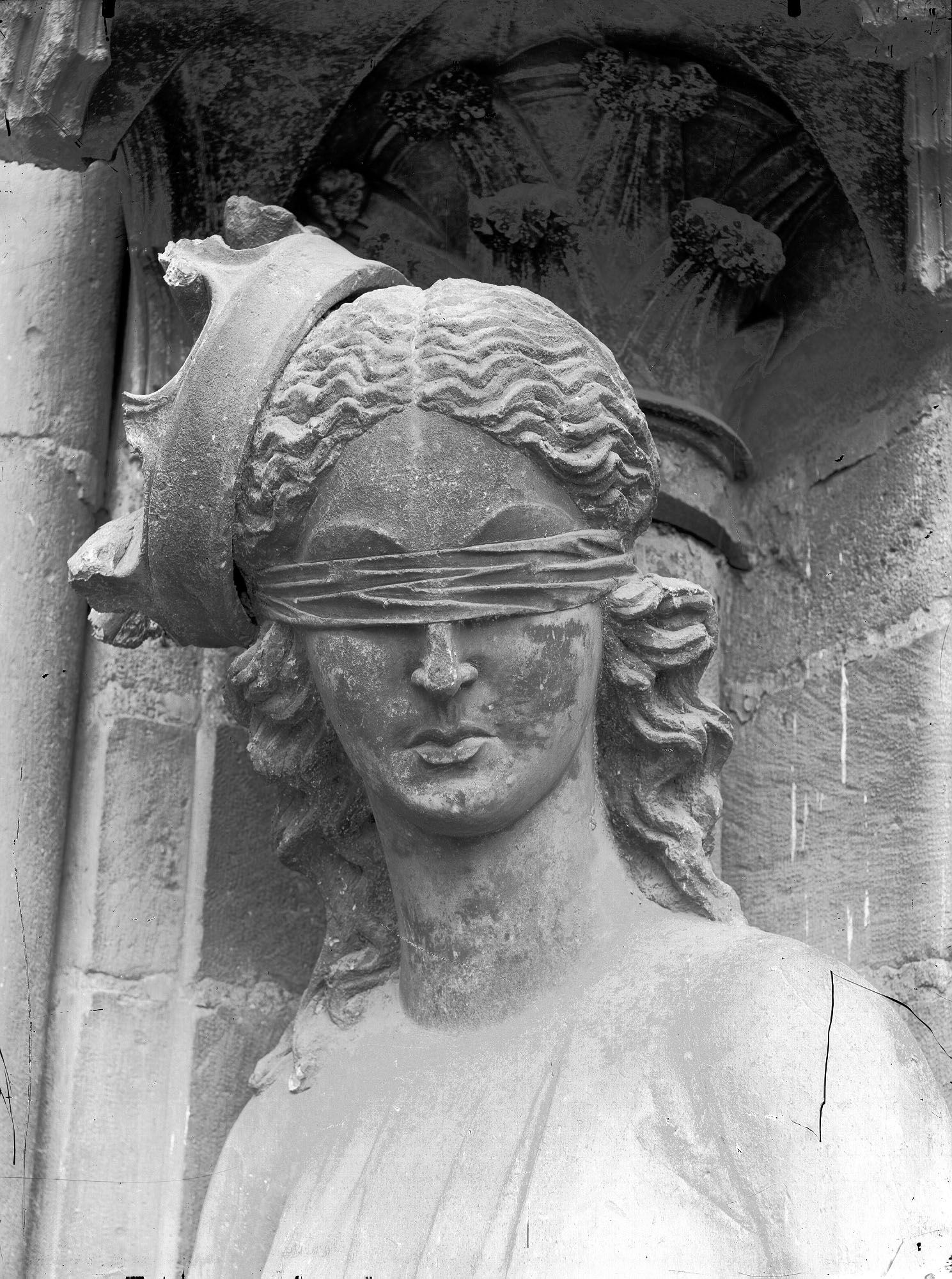 La Synagogue - Portail du transept sud de la cathédrale de Reims