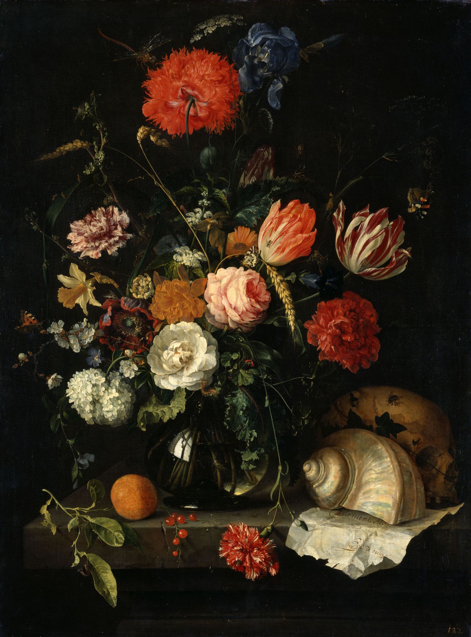 Memento mori. Un crâne à côté d’un bouquet de fleurs