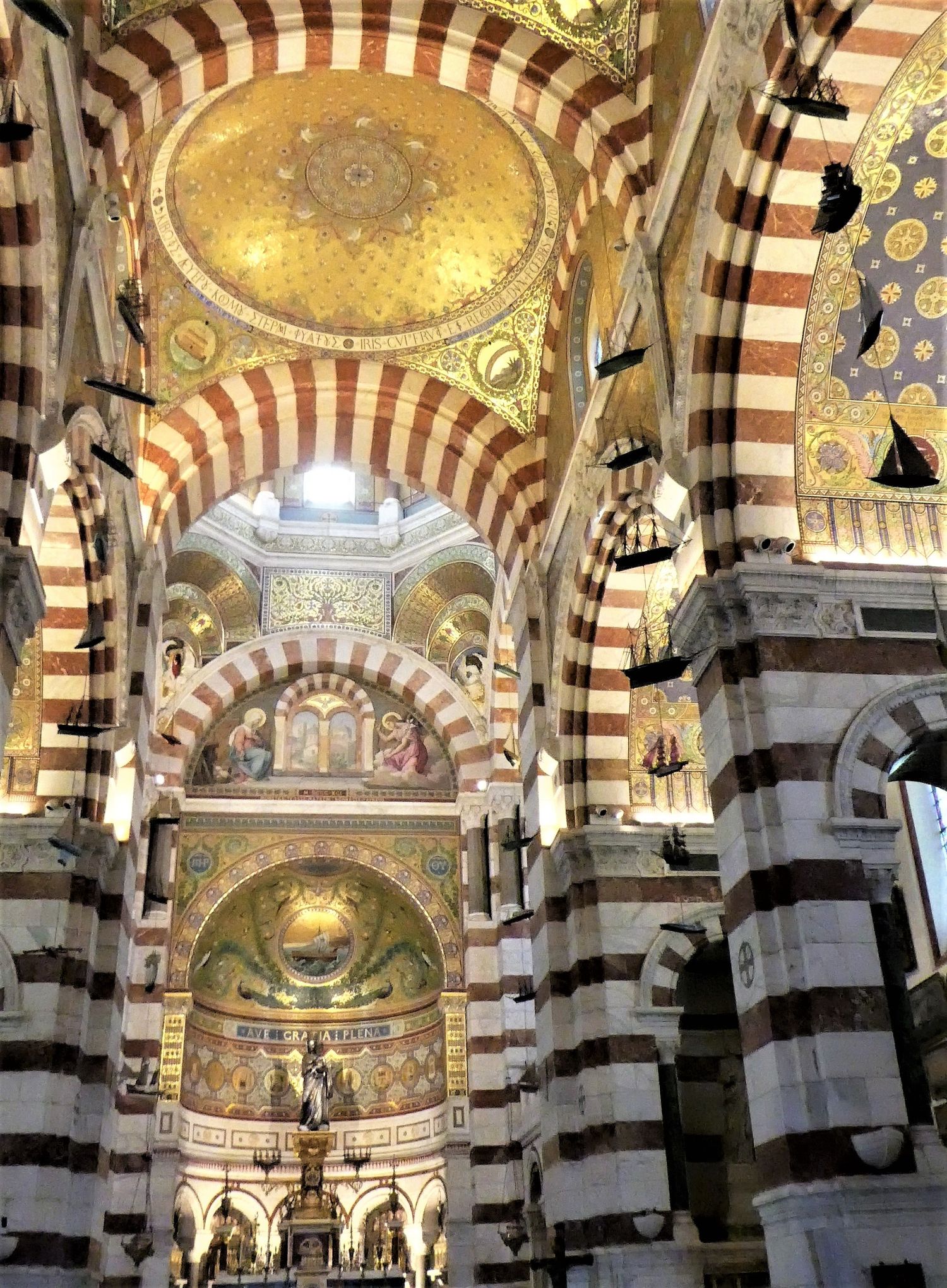 Nef de la basilique Notre-Dame de la Garde