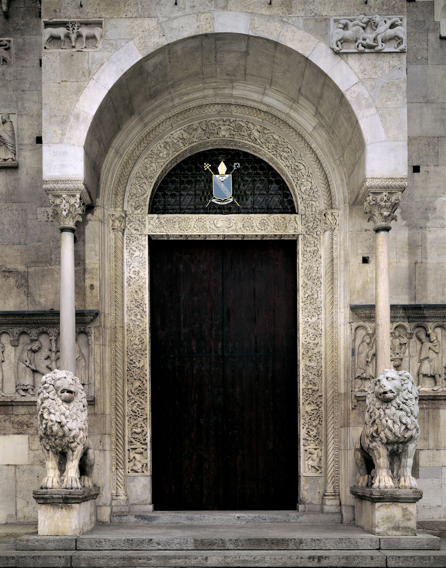 Cathédrale de Modène - Porche de la façade