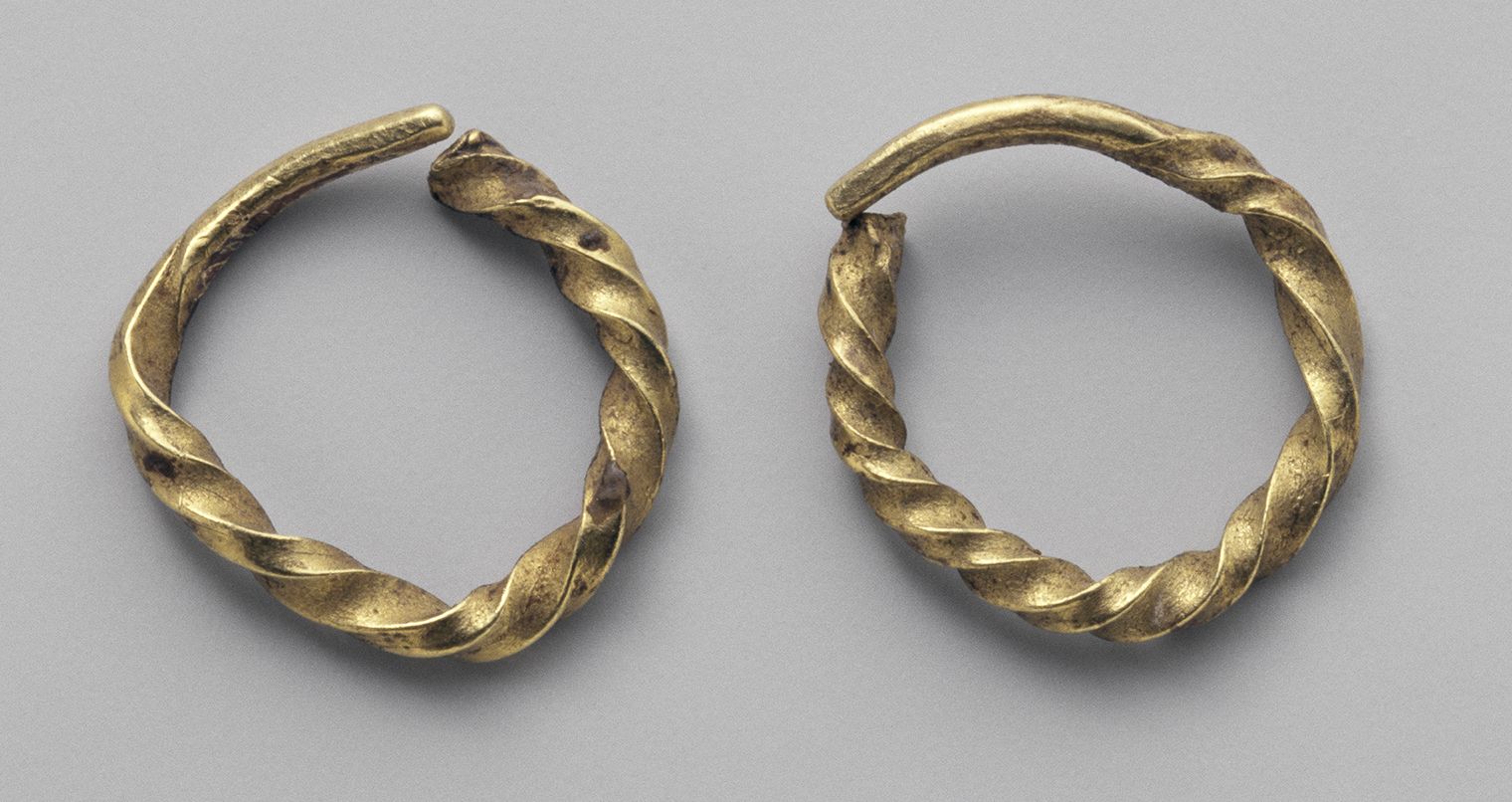 Boucles d’oreille torsadées en or Boucles d’oreille torsadées en or