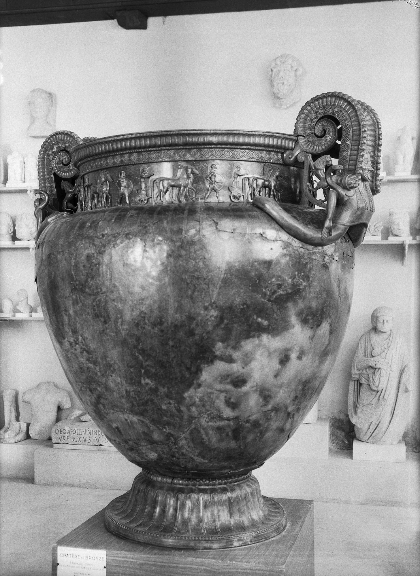 Cratère en bronze du trésor de Vix conservé au musée de Châtillon-sur-Seine