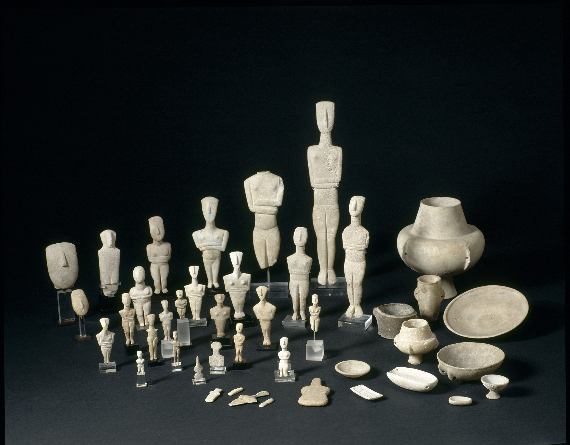 Quarante-deux objets découverts dans les Cyclades et provenant de la donation Cordesse