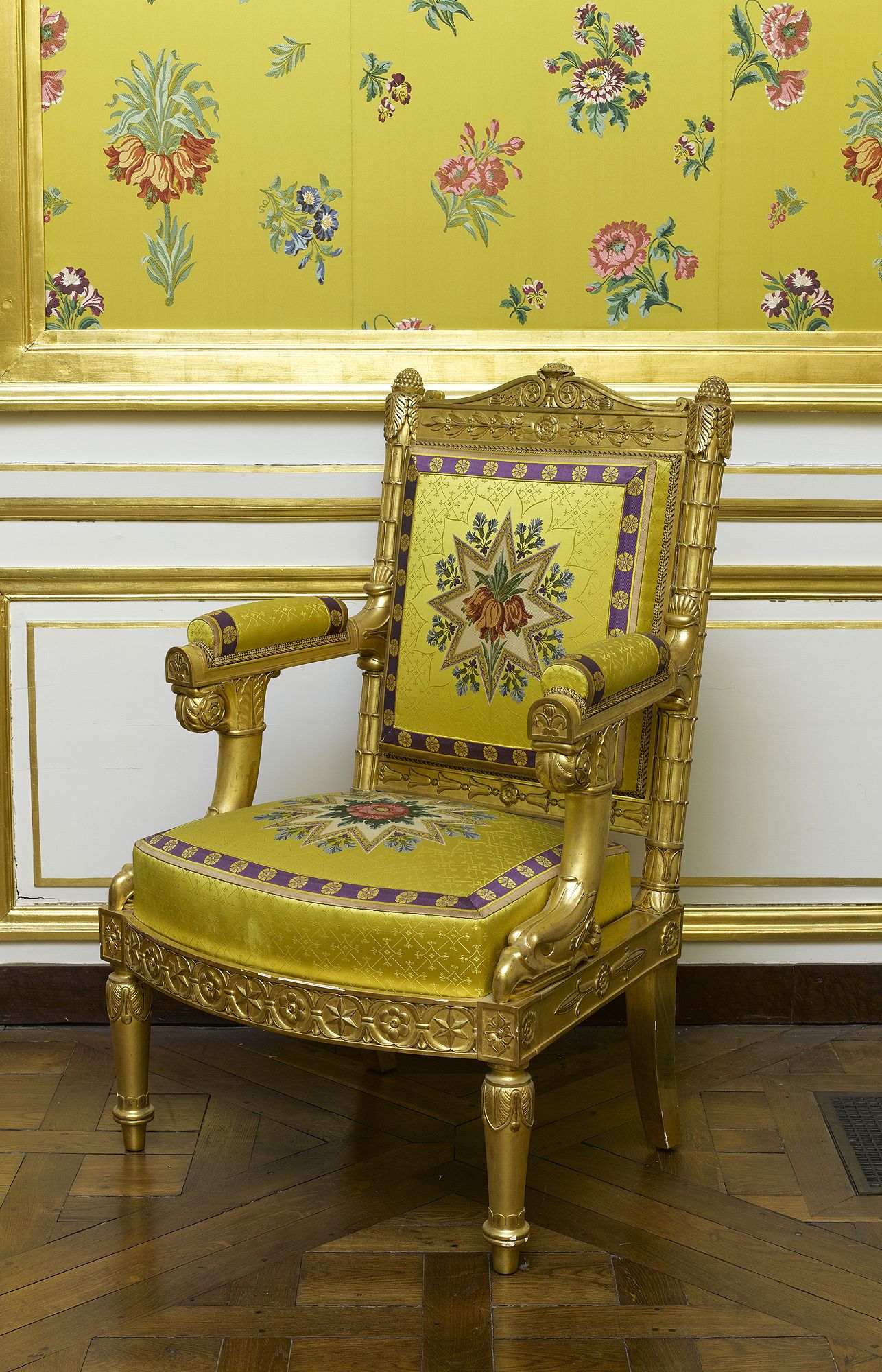 Fauteuil de la chambre de Napoléon, puis du roi de Rome à Meudon Fauteuil de la chambre de Napoléon, puis du roi de Rome à Meudon
