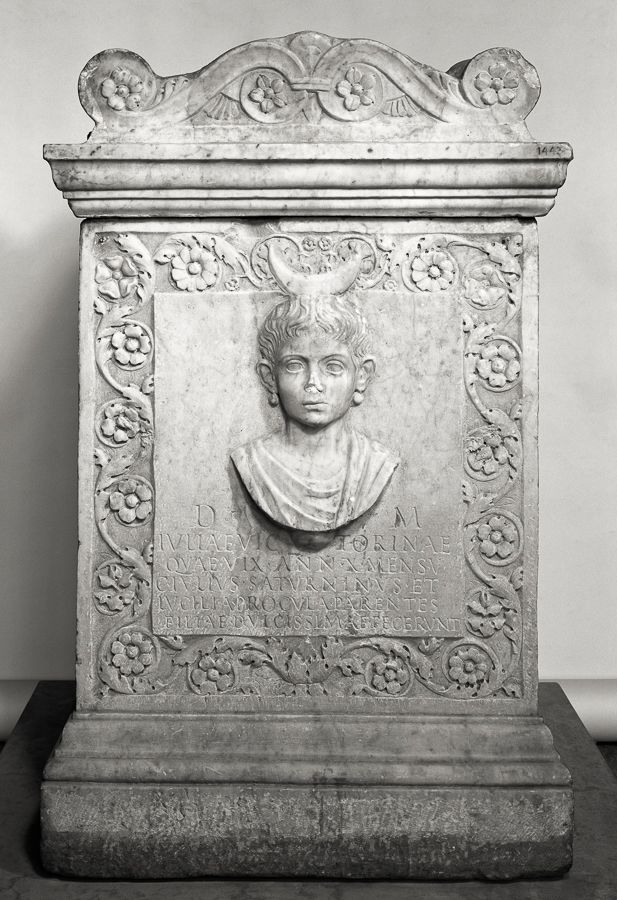 Autel funéraire de Julia Victorina