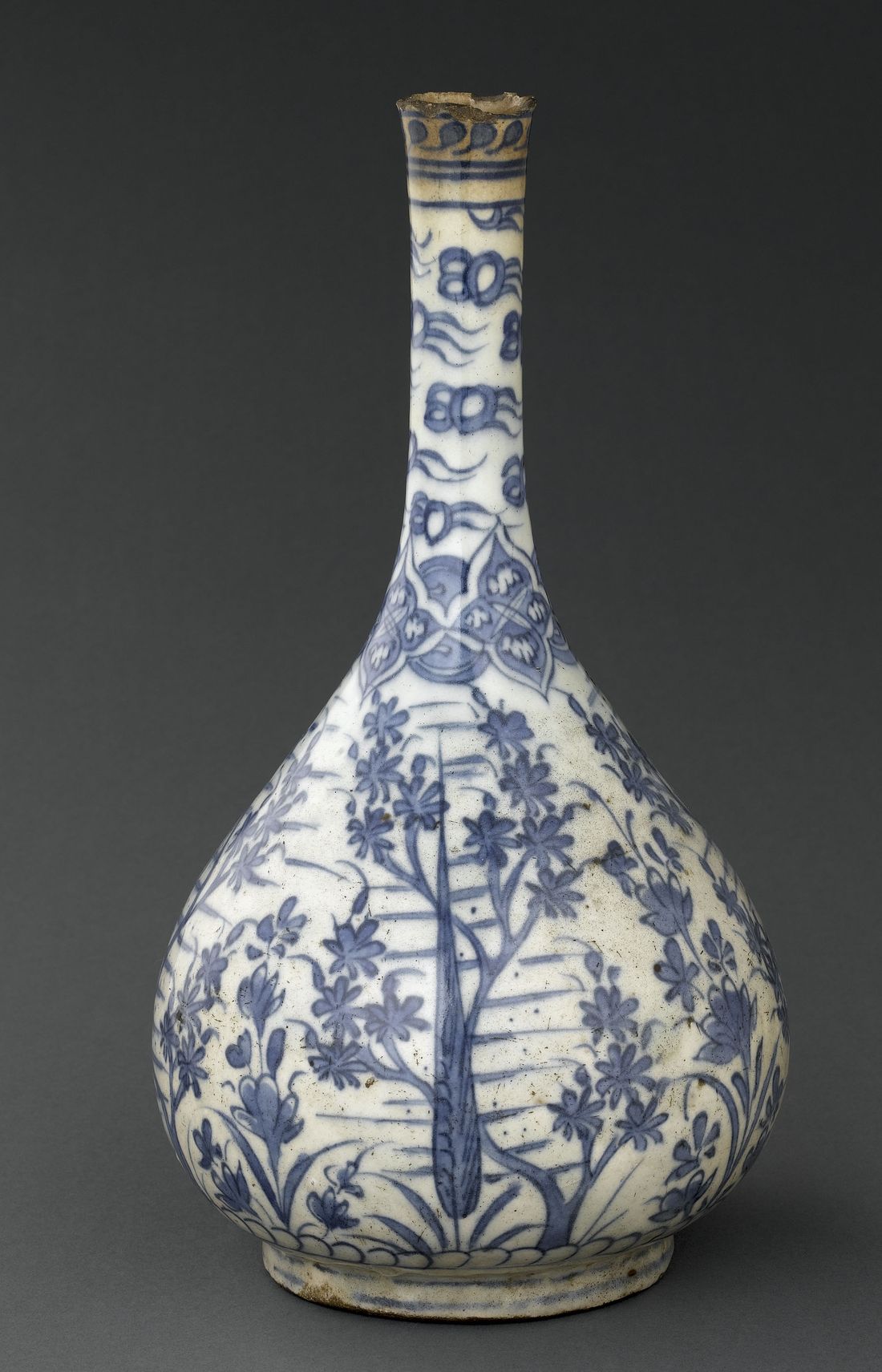 Bouteille à décor de paysage