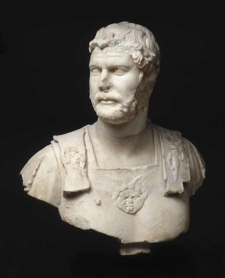 Buste de l’empereur Hadrien cuirassé