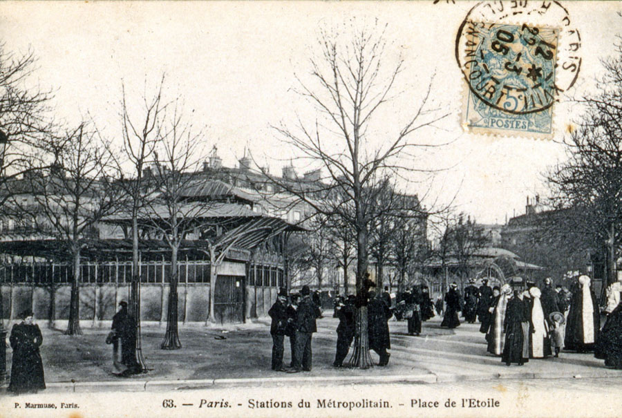 Station du métropolitain place de l'Étoile