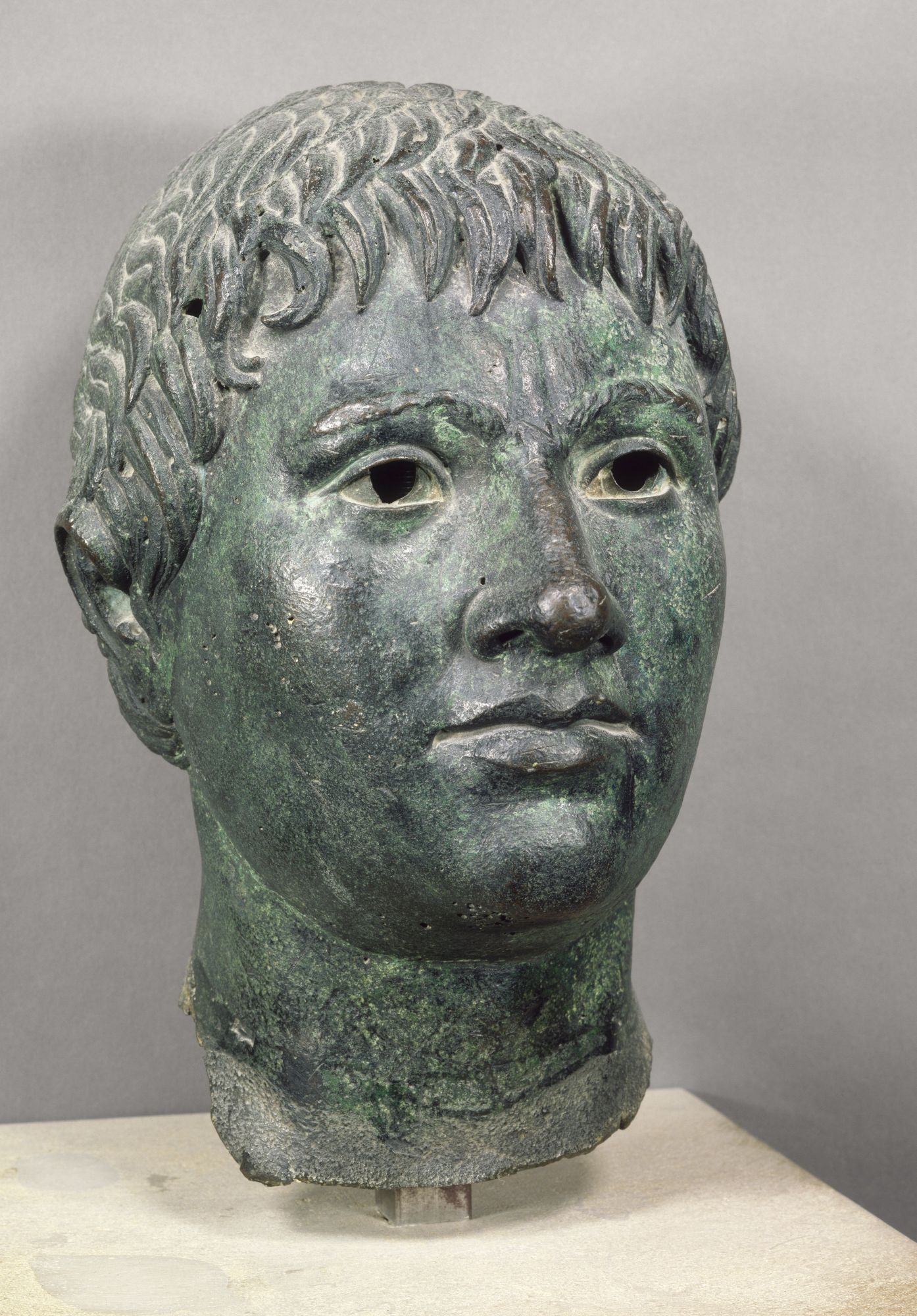 Tête de jeune homme