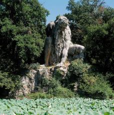 Fontaine en forme de géant