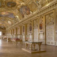 La galerie d’Apollon est une galerie du palais du Louvre, au-dessus de l’appartement d’été de la reine Anne d’Autriche. Elle relie le pavillon du roi et la Grande galerie.