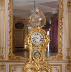 pendule astronomique dorée