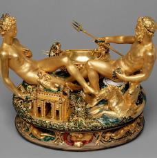 salière en orfèvrerie luxueuse avec des dieux