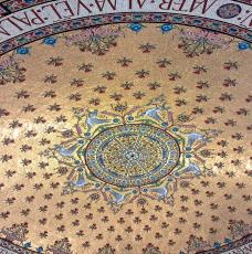 coupole avec une mosaïque en or, fleurs 
