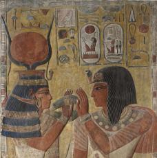 une déesse et un roi égyptien se font face