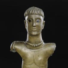 sculpture en bronze d"un homme enbuste sans bras