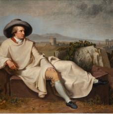 un homme en manteau blanc et un chapeau près de rines romaines