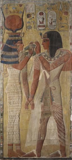 une déesse et un roi égyptien se font face