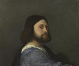 portrait d'un homme en velours bleu