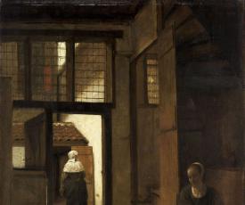femme avec un enfant et au fond une porte ouvrant sur une cour et une femme de dos