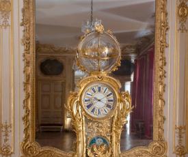 pendule astronomique dorée