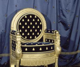 trône bleu et coussin