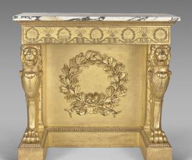 Console dorée à têtes de lions