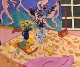 table avec fruits et fleurs, un tableau représentant une ronde d'hommes nus