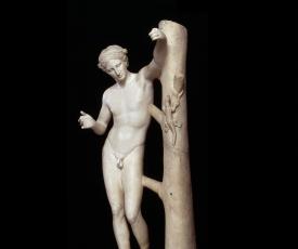 D’après Praxitèle (IVe siècle av. J.-C.), Apollon (Apollon sauroctone). IIe siècle apr. J.-C., sculpture (marbre), 149 cm. Paris, musée du Louvre (no inv. Ma 441)
