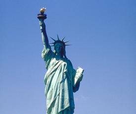 Frédéric Auguste Bartholdi (1834-1904), La Liberté éclairant le monde (Statue de la Liberté). 1886, sculpture (fer, cuivre). États-Unis d’Amérique, New York, Liberty Island