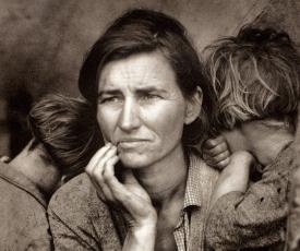 Dorothea Lange (1895-1965), Migrant Mother, Nipoma, California. Photographiée en 1936, photogravée plus tard, photogravure, 30,4 × 23,5 cm (photographie), 51,7 × 40,5 cm (support). États-Unis d’Amérique, Chicago, The Art Institute of Chicago (Bequest of Michael Cohen)