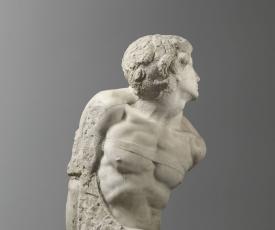 Michelangelo Buonarroti, dit Michel-Ange (1475-1564), Esclave rebelle. Vue de trois quarts. 1513-1515, sculpture (marbre), 215 × 49 × 75,5 cm. Paris, musée du Louvre (MR 1589)