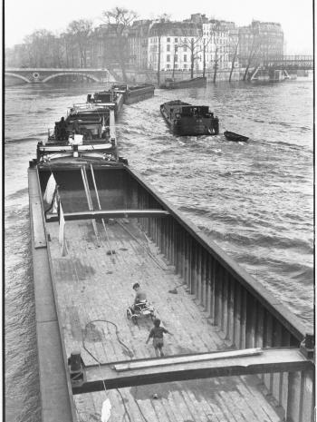 La Péniche aux enfants - Willy Ronis