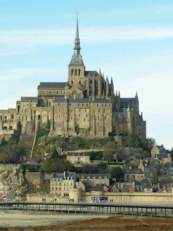Vue du Mont-Saint-Michel avec passrelle après 2015
