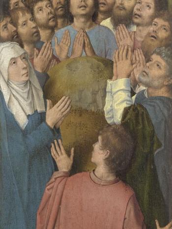 groupe de personnes regardant en hauteur