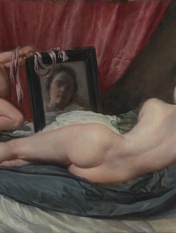 Femme nue allongée sur son lit face à un miroir, un ange lui tient le miroir