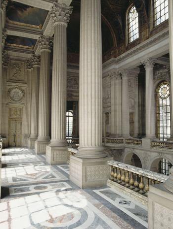 tribune d'une chapelle