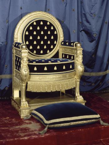 trône bleu et coussin