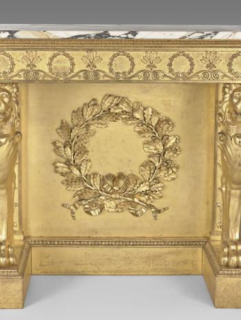 Console dorée à têtes de lions