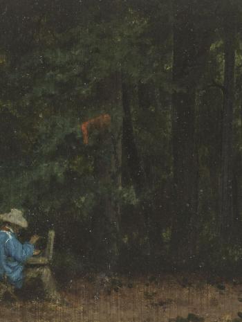 une peintre en blouse bleue peint dans une forêt