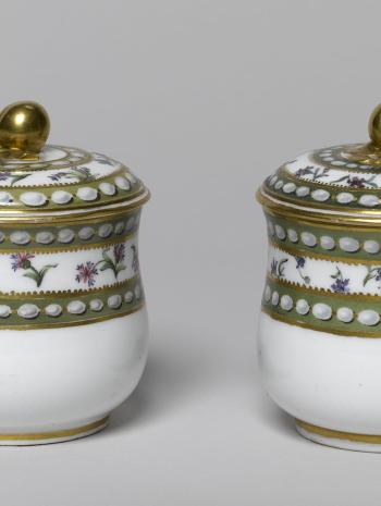 Paire de pots à jus