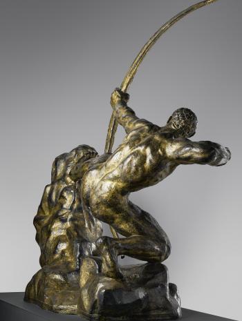 Antoine Bourdelle (1861-1929), Héraklès tue les oiseaux du lac Stymphale (Héraklès archer [vue de trois quarts arrière]). 1923, sculpture (bronze doré), 248 × 247 × 123 cm. Paris, musée d’Orsay (RF 3174)