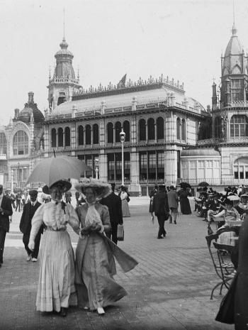 Maurice Bauchond (1877-1941), Ostende, Casino-Kursaal. Photographie (positif monochrome sur support verre). Valenciennes, musée des Beaux-Arts