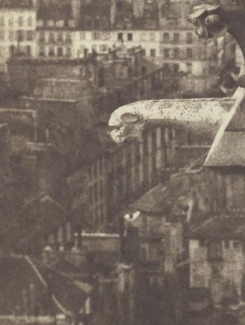 Charles Nègre (1820-1880), Le Stryge. Vers 1853, photographie (épreuve sur papier salé à partir d’un négatif sur papier ciré), 32,5 × 23 cm. Paris, musée d’Orsay