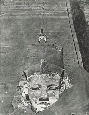 Maxime Du Camp, Nubie. Ibsamboul. Colosse occidental du Spéos de Phré, épreuve sur papier salé à partir d'un négatif papier, contrecollée sur carton, 1852